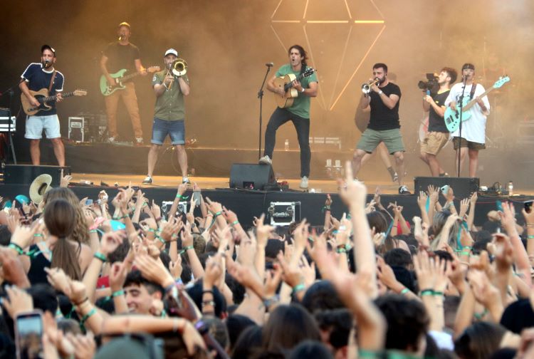 Els Catarres playing at the 2022 Canet Rock festival (Àlex Recolons/Carola López)